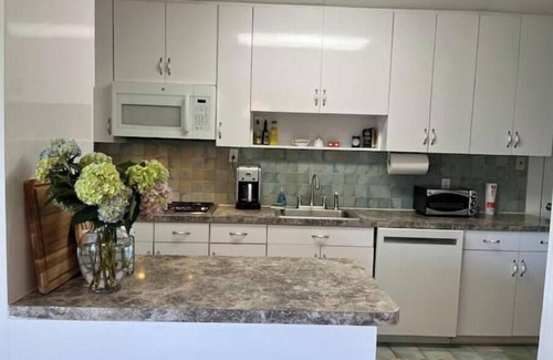 Hampton Bays Cottage | Retro Mid-Century Cottage 1/2 mile to CPI