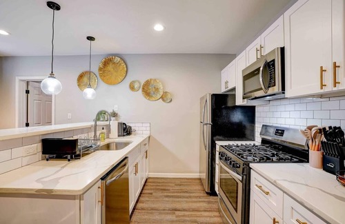 Jersey City Apartment | RetroRevive - 25 Mins NYC/Summer Promo/Renovated