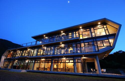 Shoufeng Bed & Breakfast | Revika B&B