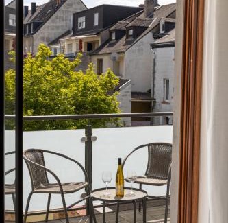Lahnstein Apartment | Rhein-Lahn Living - Modernes Design - Kontaktloser Zugang - Zentrale Lage nahe Rhein und Martinsburg - Apartments mit Küche & Wohnzimmer