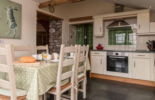 Llangadog Cottage | Rhiwddu Farmhouse dates back to the 16th Century