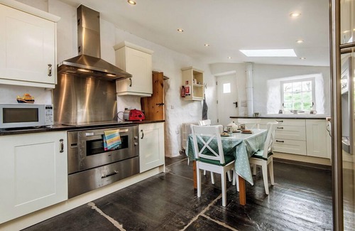 St Brides Cottage | Rhosson Farmhouse, Holiday Cottage St Justinians, nr St Davids, Sleeps 8, 4 bedrooms, bathrooms
