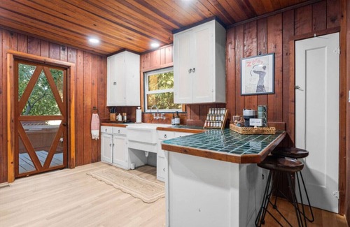 Lexington Hills House | Rhythm and Redwoods Treehouse