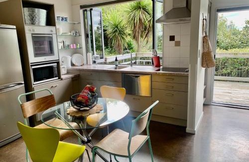 Havelock North House | Ribbonwood Treetops cottage