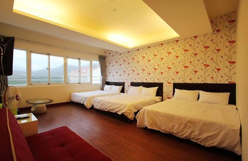 Big Beach Bed & Breakfast | Rich house