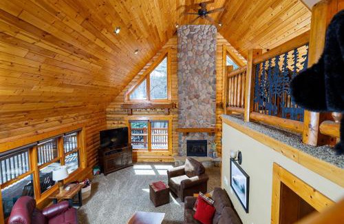 Waupaca House | Richmond Waupaca Cabin by Simple Life Rentals