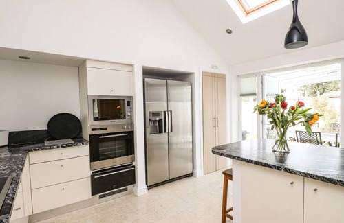 Mullion Cottage | RIDGEBACK HOUSE, family friendly, with a garden in Helston