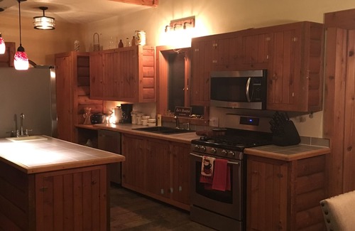 Genoa House | Ridgehaven is a peaceful, secluded cabin on 40 beautiful wooded acres