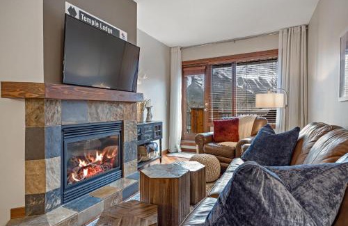 Town Centre House | RidgeView Loft - Top Floor 2 Bed 2 Bath, Amazing Views