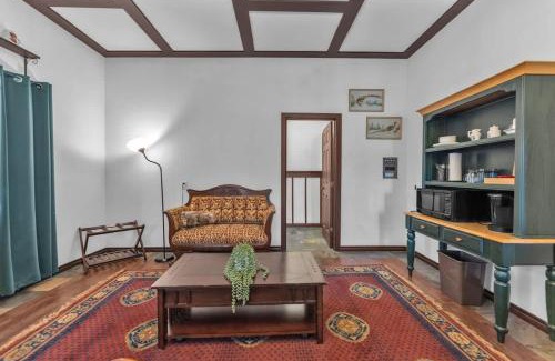 Fredericksburg House | Riesling: Pet-friendly, Hot-Tub, 10-Min to Downtown!