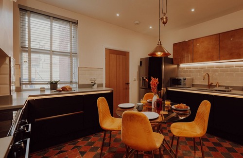 Doncaster House | Rigg House - 2 bedroom 2 bathrooms sleeps 6