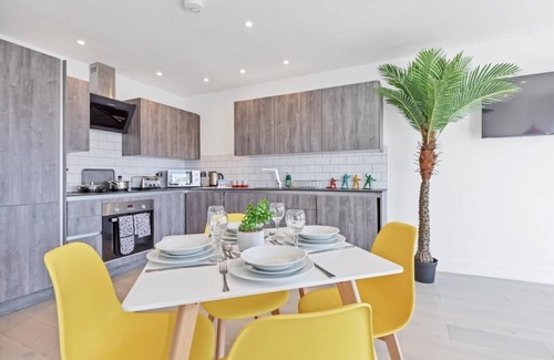 Montpelier Apartment | Right On : Bright On Apartment 1D | By My Getaways