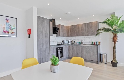 Montpelier Apartment | Right On : Bright On Apartment 1D | By My Getaways