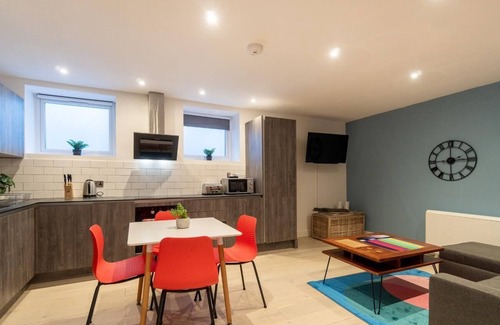 Montpelier Apartment | Right On : Bright On Apartment 1G | By My Getaways