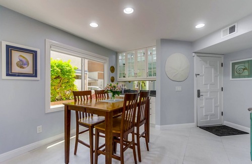 Central Mission Beach Condo | Right On The Beach! Exquisitely Remodeled 2BR/2BA . Perfect For Families.