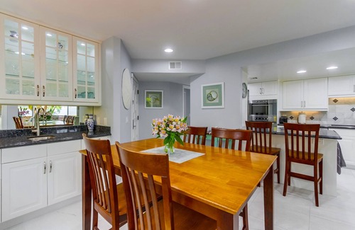 Central Mission Beach Condo | Right On The Beach! Exquisitely Remodeled 2BR/2BA . Perfect For Families.