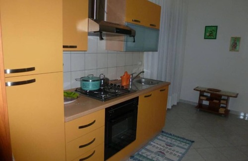 Iglesias Historic Centre Apartment | Rilassati nella Nostra Suite Rosa: Un Ambiente Familiare Vicino al Centro