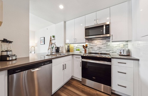 Rincon Hill Apartment | Rincon Hill 1 BR w/Office by Anyplace - 11655
