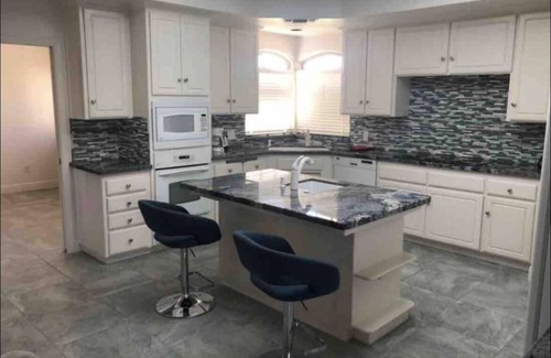 Bakersfield House | Rio Bravo Country Club Beautiful Custom Home