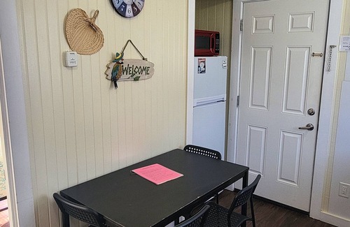 Old Town Cottage | Rip Tide! DB4-2 Bedroom/1 Bath Standard Cottage, Walk to the Beach, Dogs OK!