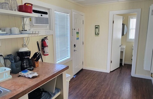 Old Town Cottage | Rip Tide! DB4-2 Bedroom/1 Bath Standard Cottage, Walk to the Beach, Dogs OK!