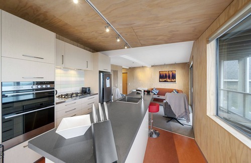Paraparaumu House | Rippling Waves Lookout - Raumati South Home