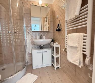 Kecskemet Apartment | Rita Apartman saját parkolóval és erkéllyel