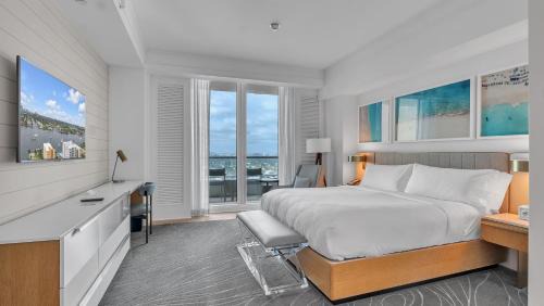 Central Beach Apartment | Ritz-Carlton 2br 17th fl Penthouse Hotel Condo