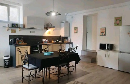 Chalon-sur-Saone Apartment | RIVE DE SAÔNE 75m2.P'tit dej.Pleasant & spacious.