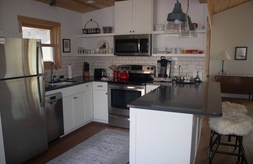 Gardiner Apartment | Rive Gauche -Waterfront Studio Apartment in Gardiner Just Outside Yellowstone
