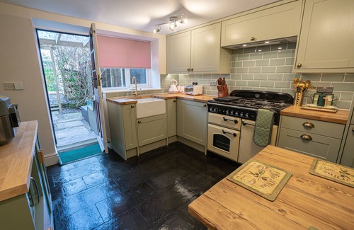 Ffynnongroyw House | RIVENDELL, family friendly, country holiday cottage in Ffynnongroyw