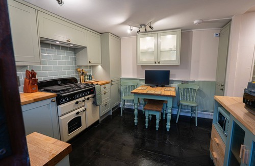 Ffynnongroyw House | RIVENDELL, family friendly, country holiday cottage in Ffynnongroyw