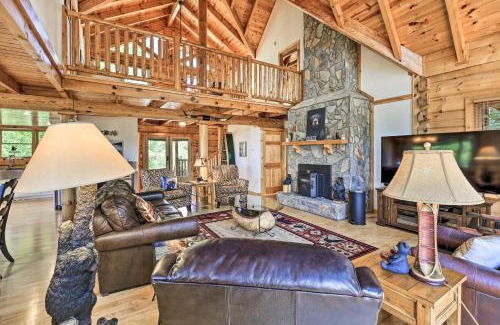 Piney Creek House | River Access and Game Room Piney Creek Cabin!