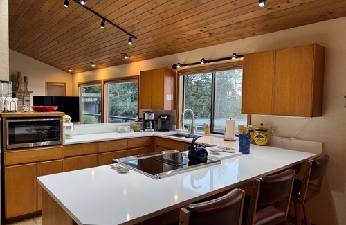 Yachats House | River and Ocean View. Single level home, fun for all ages! Fenced yard for dogs!