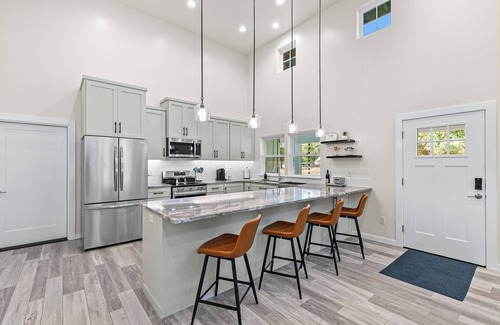 Shady Cove Cottage | River Bend Cottage 1-bedroom Barndominium with Wildlife Abounding