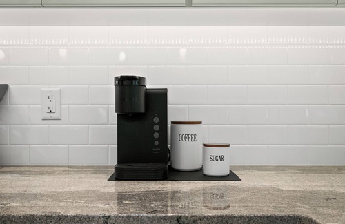 Shady Cove Cottage | River Bend Cottage 1-bedroom Barndominium with Wildlife Abounding