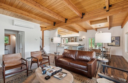 Grantsdale Cabin | River Bend Lodge: Luxury riverfront home