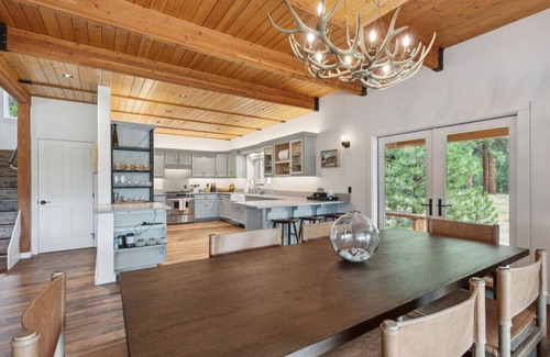 Grantsdale Cabin | River Bend Lodge: Luxury riverfront home