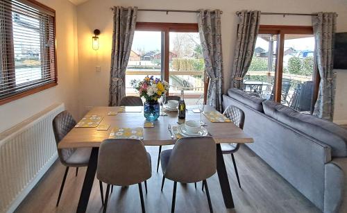 Brundall House | River Breeze - Norfolk Broads