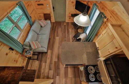 Lookout Valley Neighborhood Association House | River Cabin Hot Tub & Swim Spa Near Downtown