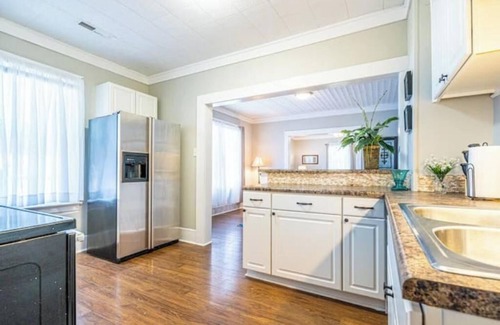 Decatur House | River City Historic Cottage - Entire House 2 Bedrm