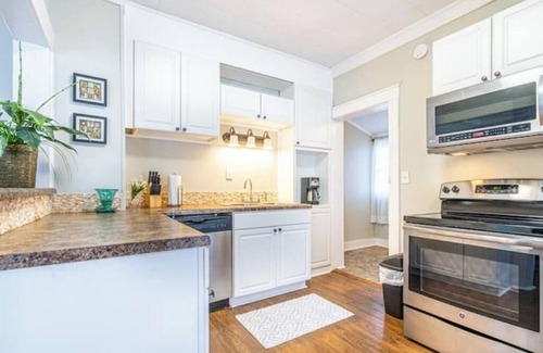 Decatur House | River City Historic Cottage - Entire House 2 Bedrm