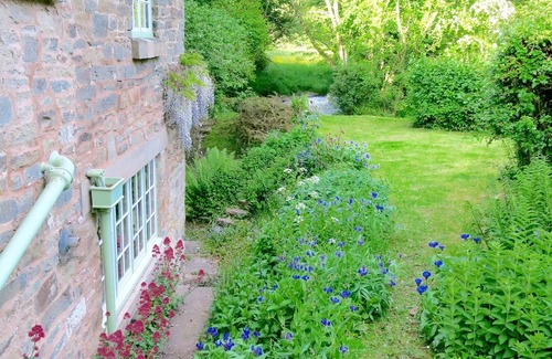 Kington Cottage | River cottage, 15 miles to Hay on Wye, Views to River,
