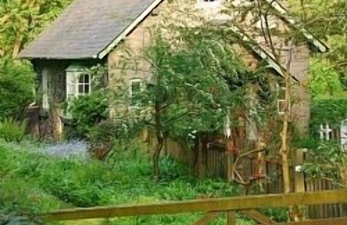Kington Cottage | River cottage, 15 miles to Hay on Wye, Views to River,
