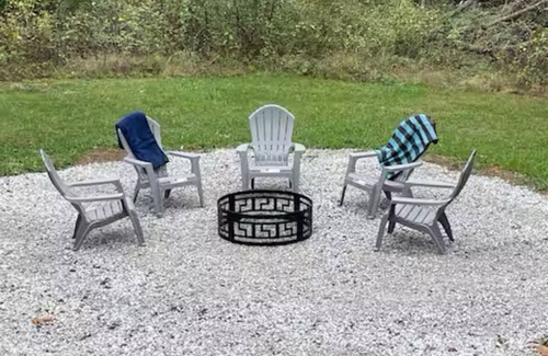 Salem Cottage | River Cottage Sleeps 8; 5 Miles from Montauk