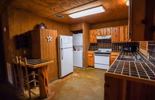 Sabinal Cabin | River Front cabin with access to shared pool!