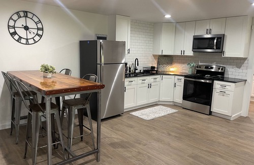 King County Condo | River front Oasis 🌿