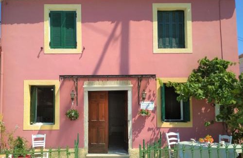 Melikia House | RIVER HOUSE MARIA