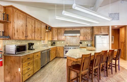 North Wawona House | River Lodge