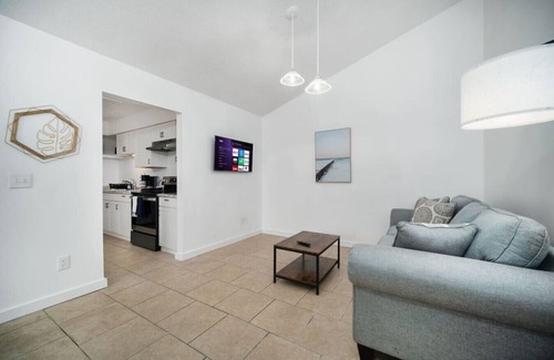 Southpoint House | River Manor - 2bed/1 bath